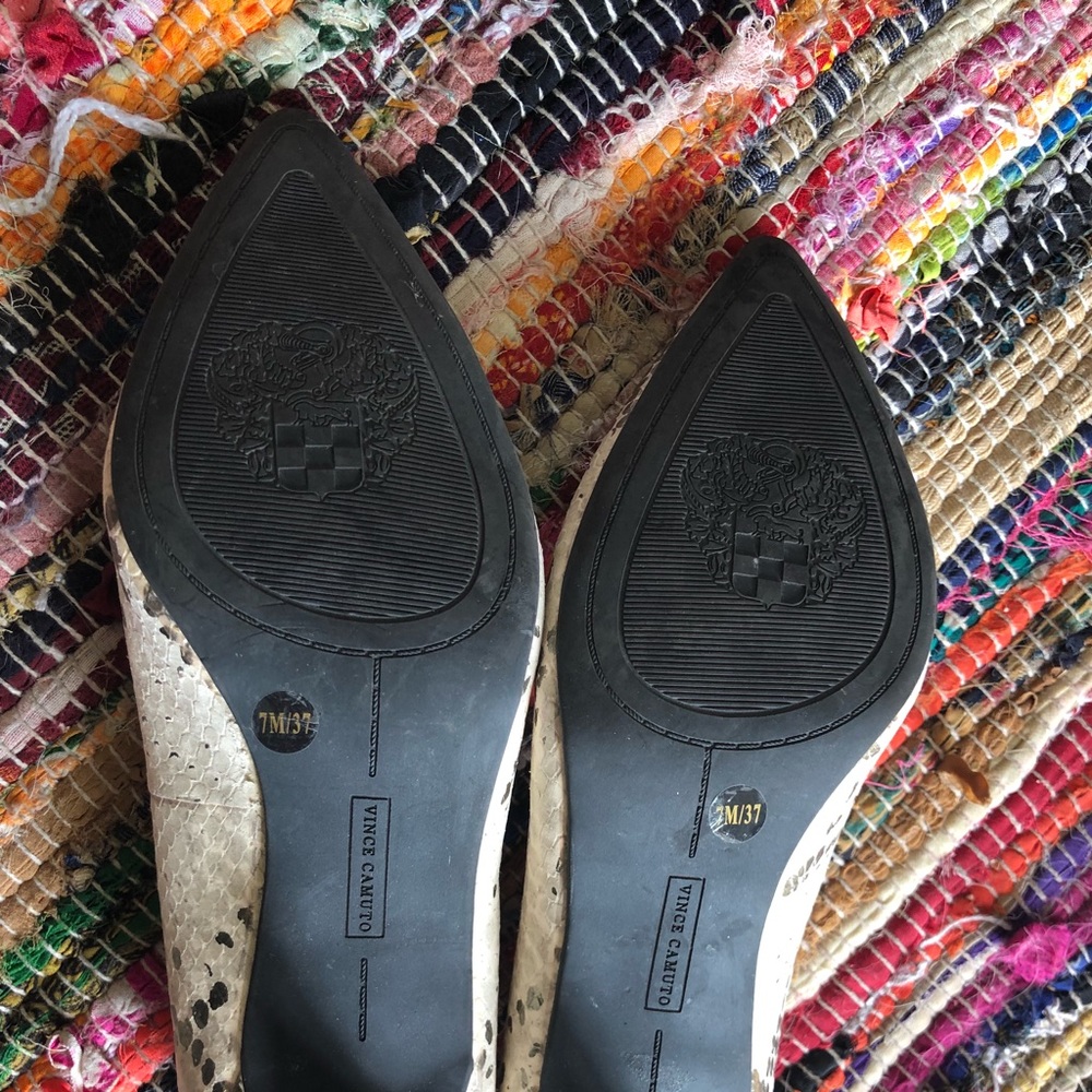 Vince Camuto Snake Print Pointed Heels Size 7 - image 4